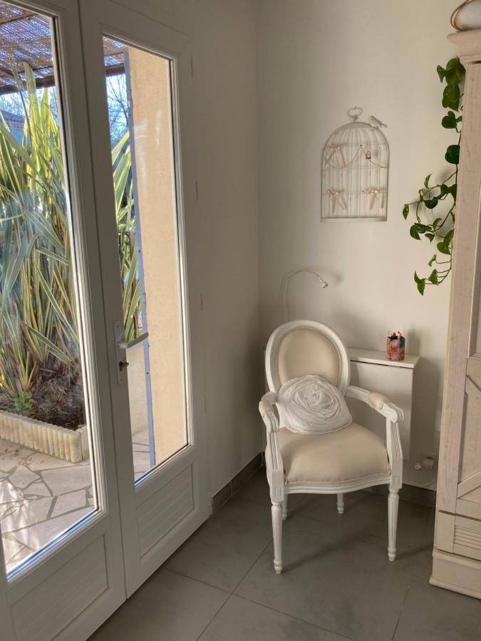 Les Hauts D'Eyragues Gite Reverie Meuble Classe 4 Etoiles Exterior foto